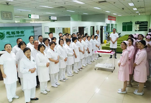 12慈銘體檢世紀城分院為在崗在職的醫師們慶?！爸袊t師節”.jpg