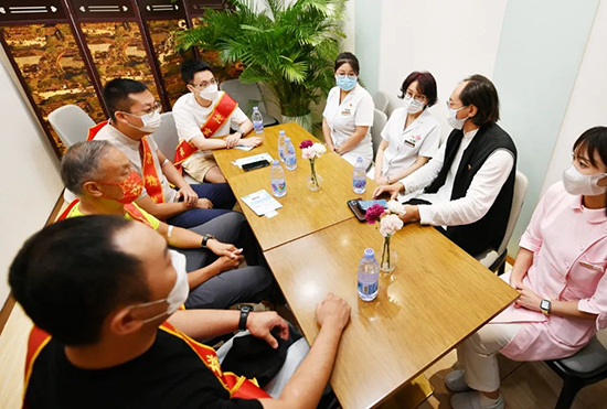 5慈銘體檢董事長胡波與醫(yī)院領(lǐng)導(dǎo)和北京榜樣人員座談會(huì).jpg